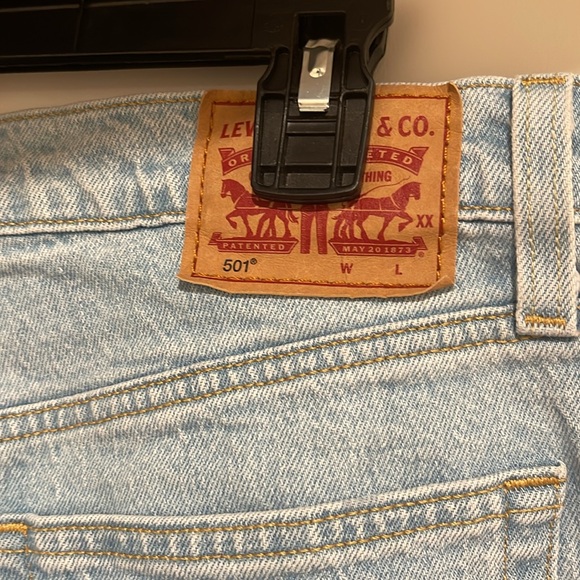 Levi's New 501 Pants - Picture 2 of 3